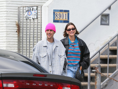 13.03 | Justin e Hailey Bieber em Los Angeles, Califórnia.