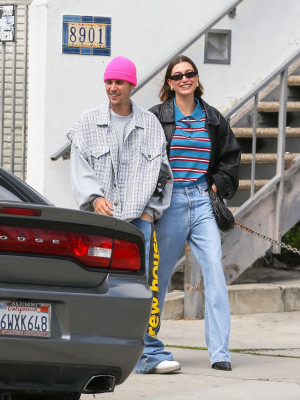 13.03 | Justin e Hailey Bieber em Los Angeles, Califórnia.