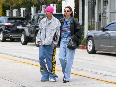 13.03 | Justin e Hailey Bieber em Los Angeles, Califórnia.
