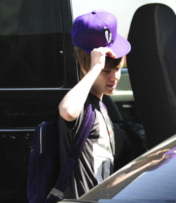 24.07 | Justin Bieber chegando no aeroporto LAX
