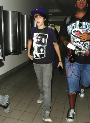 24.07 | Justin Bieber chegando no aeroporto LAX