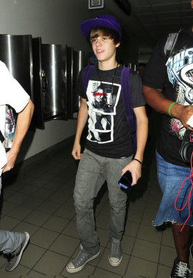 24.07 | Justin Bieber chegando no aeroporto LAX