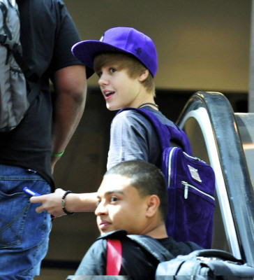 24.07 | Justin Bieber chegando no aeroporto LAX