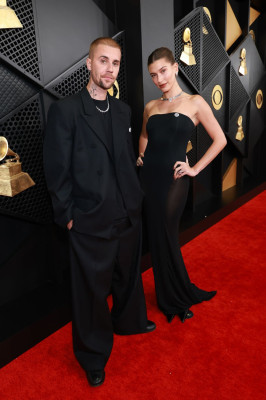 01.02 | Justin Bieber e Hailey Bieber no redcarpet da 68ª edição do Grammy Awards em Los Angeles