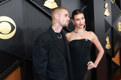 01.02 | Justin Bieber e Hailey Bieber no redcarpet da 68ª edição do Grammy Awards em Los Angeles