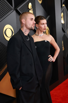 01.02 | Justin Bieber e Hailey Bieber no redcarpet da 68ª edição do Grammy Awards em Los Angeles