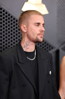 01.02 | Justin Bieber e Hailey Bieber no redcarpet da 68ª edição do Grammy Awards em Los Angeles