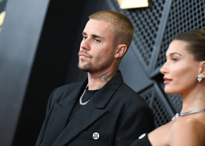 01.02 | Justin Bieber e Hailey Bieber no redcarpet da 68ª edição do Grammy Awards em Los Angeles