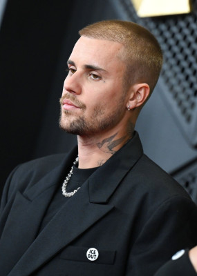 01.02 | Justin Bieber e Hailey Bieber no redcarpet da 68ª edição do Grammy Awards em Los Angeles