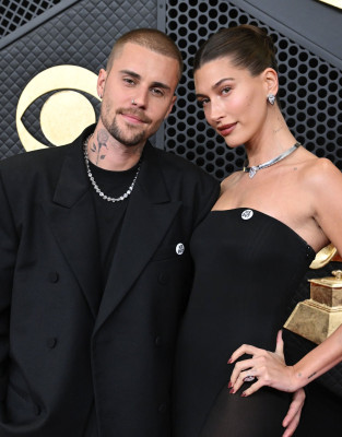 01.02 | Justin Bieber e Hailey Bieber no redcarpet da 68ª edição do Grammy Awards em Los Angeles