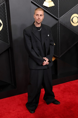 01.02 | Justin Bieber e Hailey Bieber no redcarpet da 68ª edição do Grammy Awards em Los Angeles