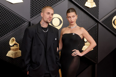 01.02 | Justin Bieber e Hailey Bieber no redcarpet da 68ª edição do Grammy Awards em Los Angeles