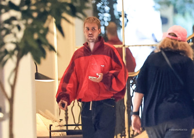 30.09 | Justin Bieber foi visto no The Maybourne em Beverly Hills, Califórnia.