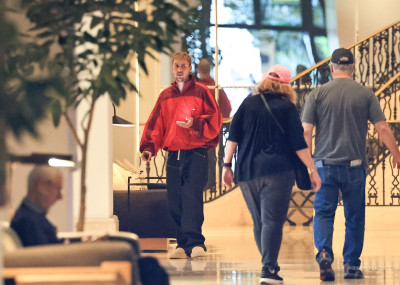 30.09 | Justin Bieber foi visto no The Maybourne em Beverly Hills, Califórnia.