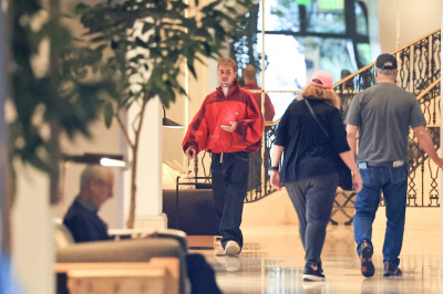 30.09 | Justin Bieber foi visto no The Maybourne em Beverly Hills, Califórnia.