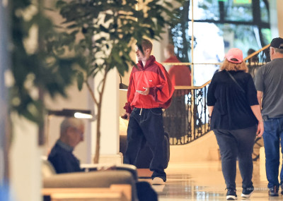 30.09 | Justin Bieber foi visto no The Maybourne em Beverly Hills, Califórnia.