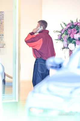 30.09 | Justin Bieber foi visto no The Maybourne em Beverly Hills, Califórnia.