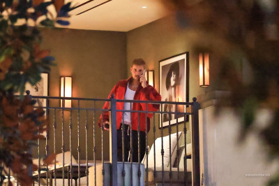 30.09 | Justin Bieber foi visto no The Maybourne em Beverly Hills, Califórnia.