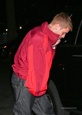 30.09 | Justin Bieber chegando à igreja em Beverly Hills, CA.