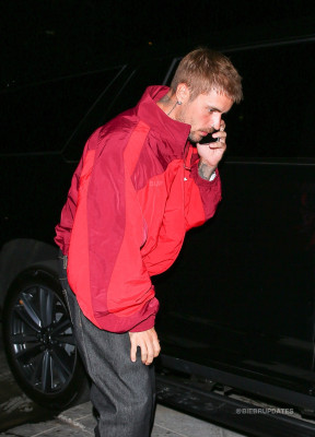 30.09 | Justin Bieber chegando à igreja em Beverly Hills, CA.