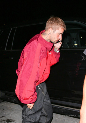 30.09 | Justin Bieber chegando à igreja em Beverly Hills, CA.