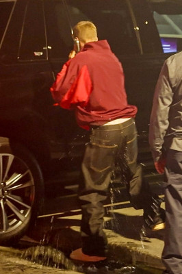 30.09 | Justin Bieber chegando à igreja em Beverly Hills, CA.