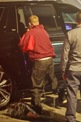 30.09 | Justin Bieber chegando à igreja em Beverly Hills, CA.