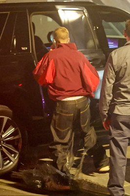 30.09 | Justin Bieber chegando à igreja em Beverly Hills, CA.