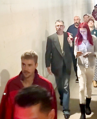 30.09 | Justin Bieber chegando à igreja em Beverly Hills, CA.