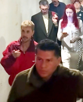 30.09 | Justin Bieber chegando à igreja em Beverly Hills, CA.