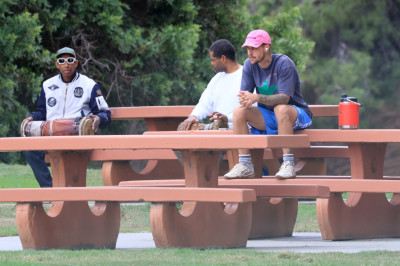 10.10 | Justin Bieber fazendo uma trilha e caminhando por Studio City, Califórnia.