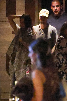 05.10 | Justin Bieber e Hailey Bieber chegando a um cinema em Los Angeles