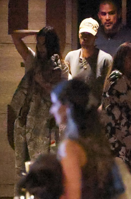 05.10 | Justin Bieber e Hailey Bieber chegando a um cinema em Los Angeles