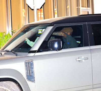 05.10 | Justin Bieber e Hailey Bieber chegando a um cinema em Los Angeles