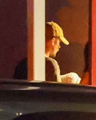 05.10 | Justin Bieber e Hailey Bieber chegando a um cinema em Los Angeles
