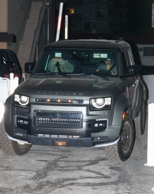 05.10 | Justin Bieber e Hailey Bieber chegando a um cinema em Los Angeles