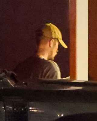 05.10 | Justin Bieber e Hailey Bieber chegando a um cinema em Los Angeles