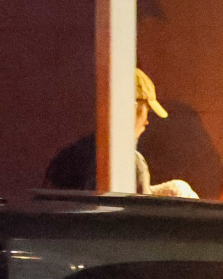 05.10 | Justin Bieber e Hailey Bieber chegando a um cinema em Los Angeles