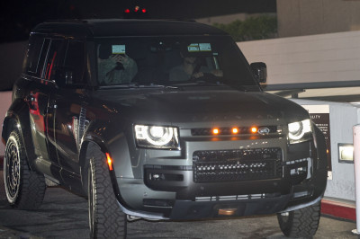 05.10 | Justin Bieber e Hailey Bieber chegando a um cinema em Los Angeles