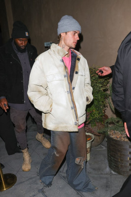 13.01 | Aparição de Justin e Hailey Bieber em Los Angeles, Califórnia