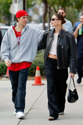 07.01 | Aparição de Justin e Hailey Bieber em Los Angeles, Califórnia