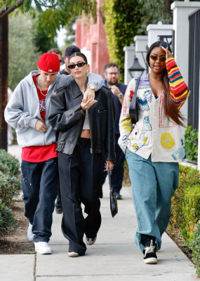 07.01 | Aparição de Justin e Hailey Bieber em Los Angeles, Califórnia