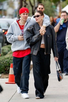 07.01 | Aparição de Justin e Hailey Bieber em Los Angeles, Califórnia