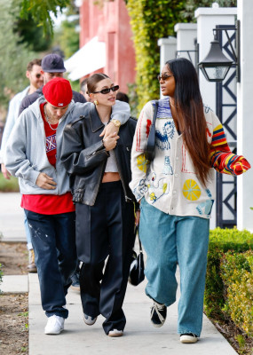 07.01 | Aparição de Justin e Hailey Bieber em Los Angeles, Califórnia