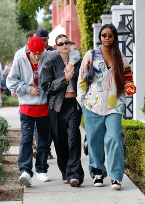 07.01 | Aparição de Justin e Hailey Bieber em Los Angeles, Califórnia