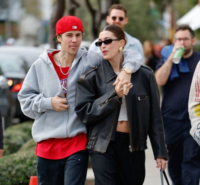 07.01 | Aparição de Justin e Hailey Bieber em Los Angeles, Califórnia