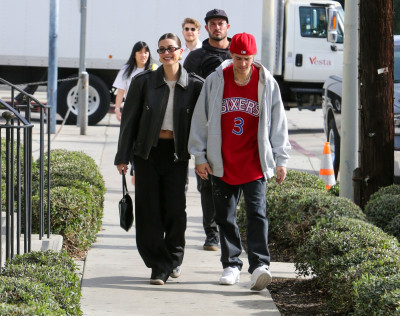 07.01 | Aparição de Justin e Hailey Bieber em Los Angeles, Califórnia