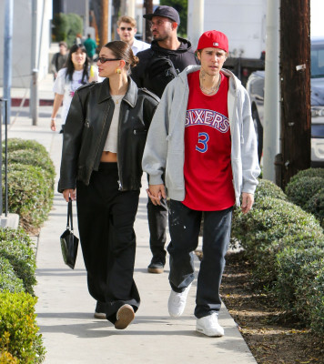 07.01 | Aparição de Justin e Hailey Bieber em Los Angeles, Califórnia