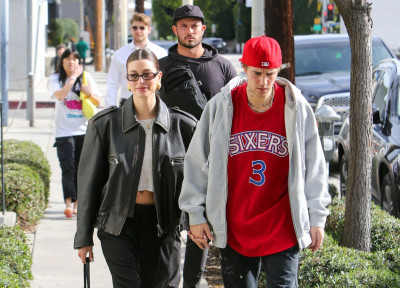 07.01 | Aparição de Justin e Hailey Bieber em Los Angeles, Califórnia