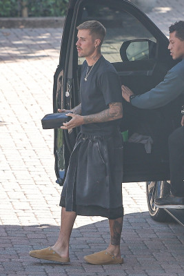 22.10 | Justin Bieber a caminho de um estúdio de gravação em Los Angeles.